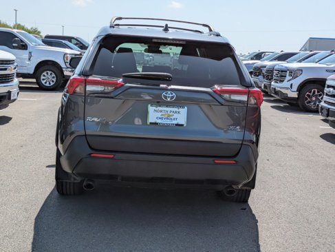 Used 2021 Toyota RAV4 XLE Premium image 4