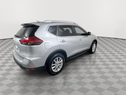 Used 2017 Nissan Rogue SV image 8