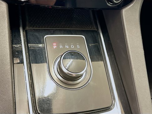 Used 2017 Jaguar F-PACE Premium image 25