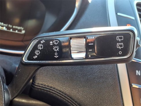 Used 2019 Lincoln Nautilus Reserve image 16
