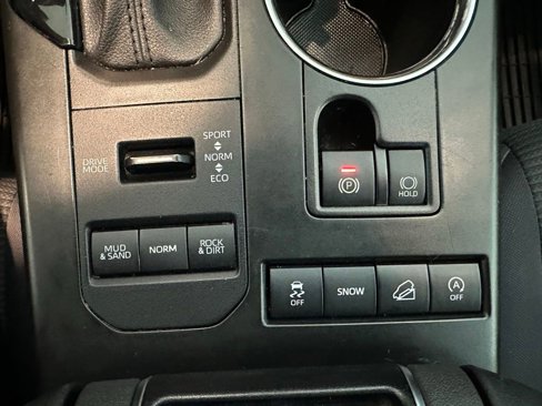 Used 2021 Toyota Highlander LE image 21