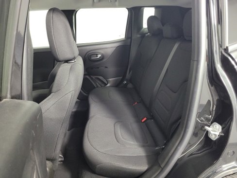 Used 2020 Jeep Renegade Latitude w/ Cold Weather Group image 9