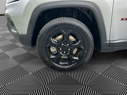 Used 2024 Jeep Compass Trailhawk image 9