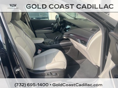 Used 2021 Cadillac XT4 Luxury w/ Cold Weather Package image 7