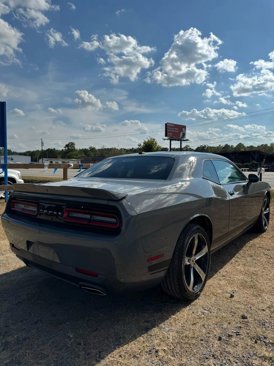 Used 2019 Dodge Challenger SXT image 9