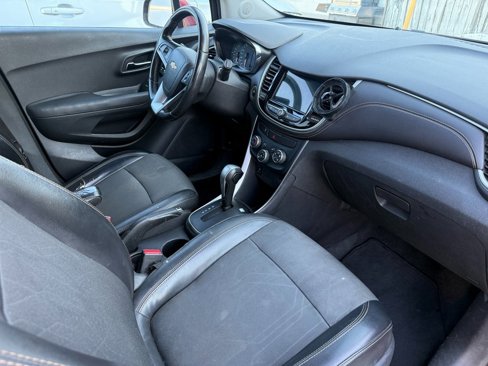 Used 2018 Chevrolet Trax LT w/ LT Convenience Package image 3