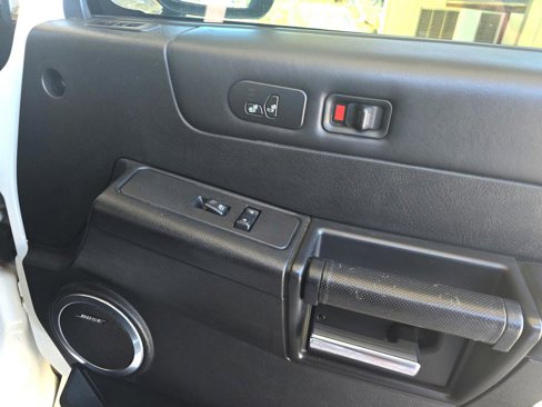 Used 2005 HUMMER H2 w/ Preferred Equipment Group image 25