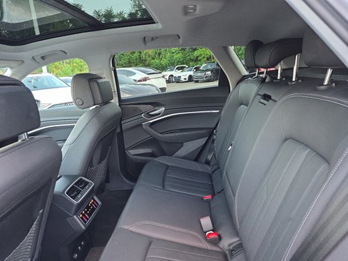 Used 2021 Audi e-tron Premium w/ Convenience Plus Package image 54