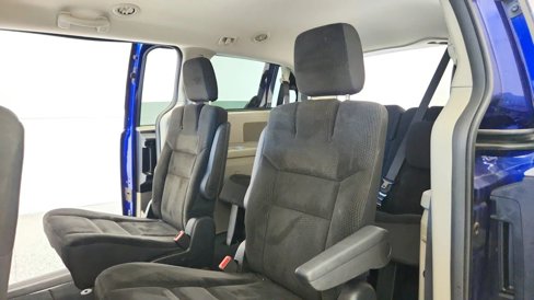 Used 2018 Dodge Grand Caravan SE w/ UConnect Hands-Free Group image 29