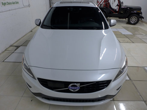 Used 2017 Volvo V60 T6 R-Design Platinum image 9