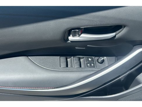 Used 2025 Toyota Corolla SE image 11