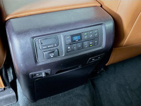 Used 2018 Toyota Sequoia Platinum image 27