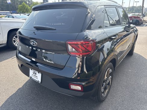 New 2025 Hyundai Venue SEL image 4