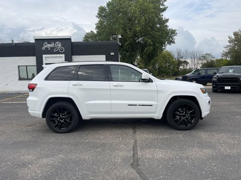 Used 2018 Jeep Grand Cherokee Altitude image 3