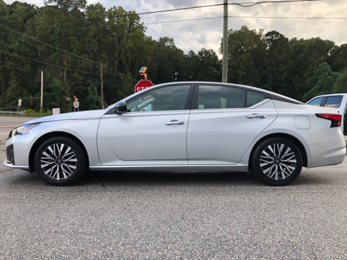 Used 2024 Nissan Altima 2.5 SV image 3