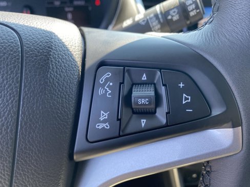 Used 2022 Chevrolet Trax LT w/ LT Convenience Package image 28