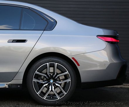 Used 2023 BMW 760i xDrive w/ Executive Package image 16