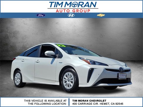 Used 2021 Toyota Prius LE image 1