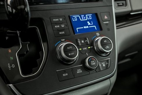 Used 2015 Toyota Sienna XLE image 23