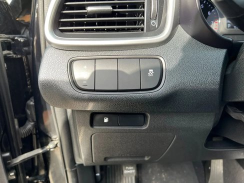 Used 2019 Kia Sorento L image 11