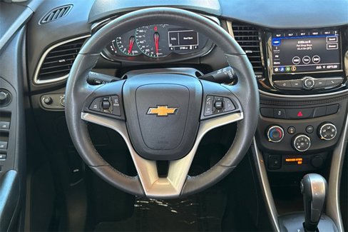 Used 2022 Chevrolet Trax LT w/ Midnight Edition image 19