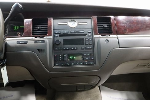 Used 2005 Lincoln Town Car Signature image 20