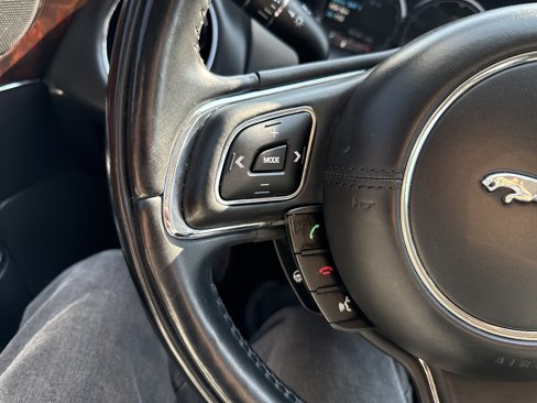 Used 2013 Jaguar XJ image 23