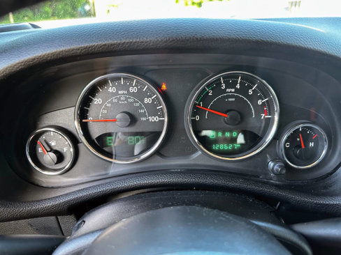 Used 2018 Jeep Wrangler Unlimited Sahara image 32