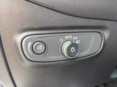 Used 2018 Chevrolet Equinox LS image 25