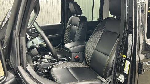 Used 2023 Jeep Wrangler Unlimited Sahara image 32
