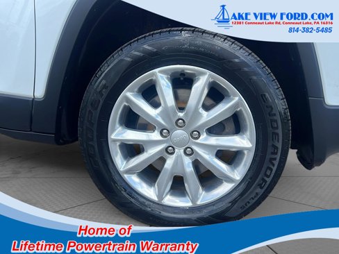 Used 2017 Jeep Cherokee Limited image 2