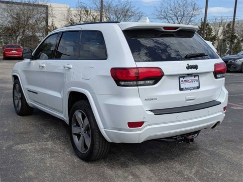 Used 2021 Jeep Grand Cherokee Laredo X image 3