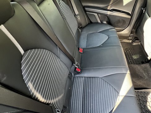 Used 2018 Toyota Camry SE image 40