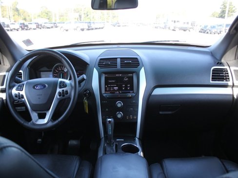 Used 2014 Ford Explorer XLT w/ Equipment Group 202A image 10