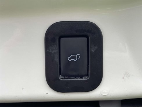 Used 2016 Toyota Sienna XLE image 9