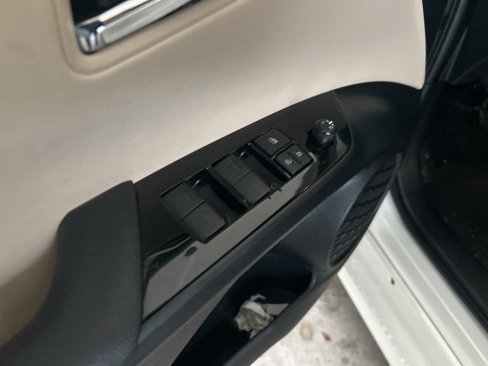Used 2019 Toyota Prius L Eco image 34