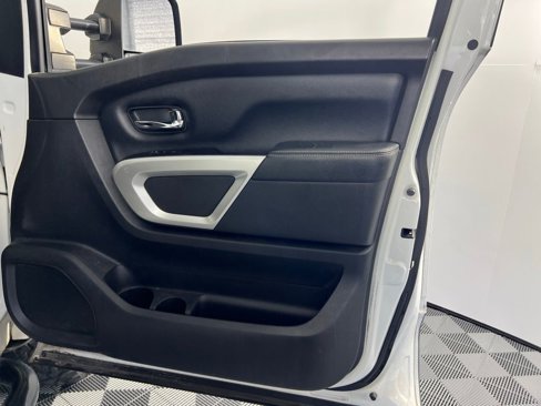 Used 2017 Nissan Titan PRO-4X image 10