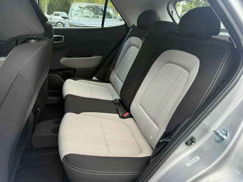 Used 2025 Hyundai Venue SEL image 8