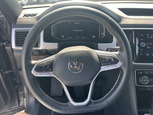 Used 2022 Volkswagen Atlas Cross Sport SE image 16