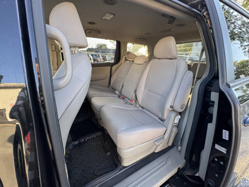 Used 2016 Kia Sedona LX w/ LX Convenience Package image 39