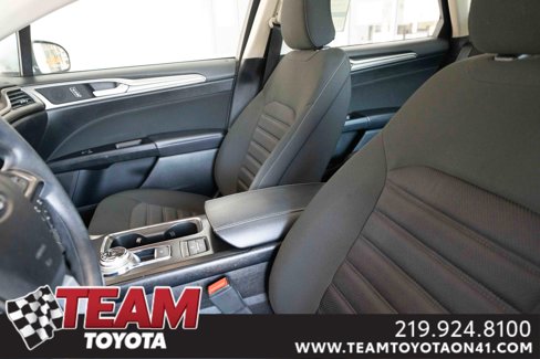 Used 2017 Ford Fusion SE image 10
