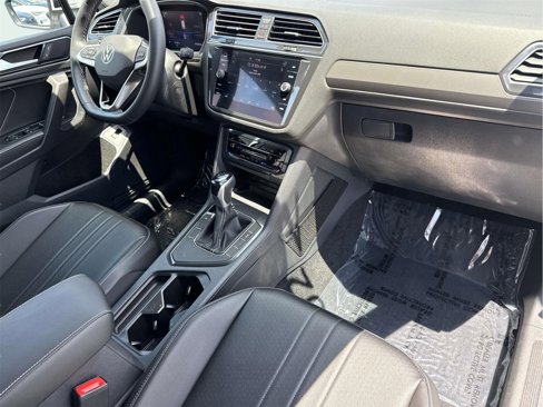 Used 2022 Volkswagen Tiguan SE image 19