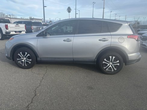 Used 2018 Toyota RAV4 LE image 8