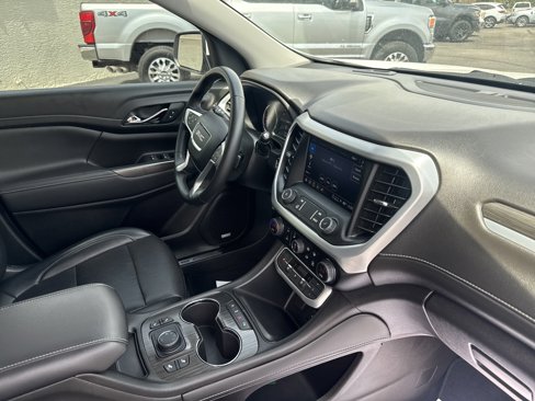 Used 2023 GMC Acadia SLT image 17