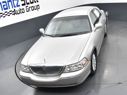 Used 2005 Lincoln Town Car Signature image 19
