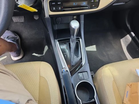 Used 2018 Toyota Corolla LE image 16