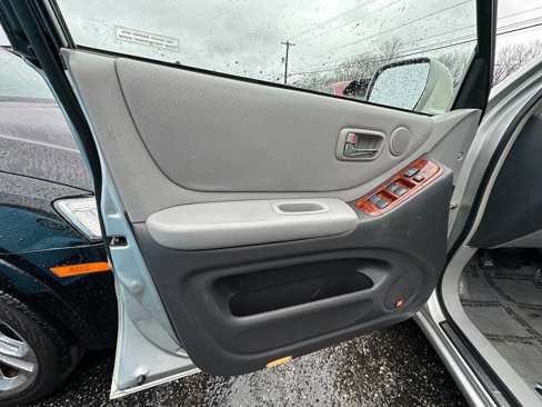Used 2005 Toyota Highlander Limited image 10