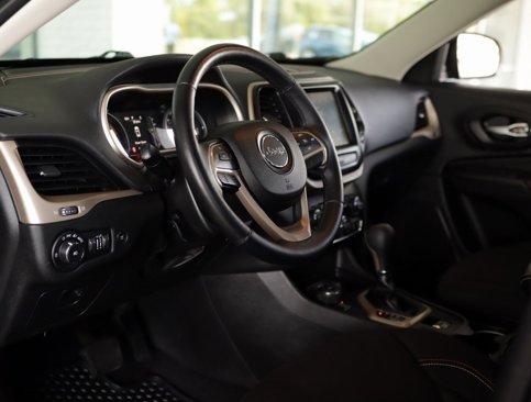 Used 2017 Jeep Cherokee 75th Anniversary image 9