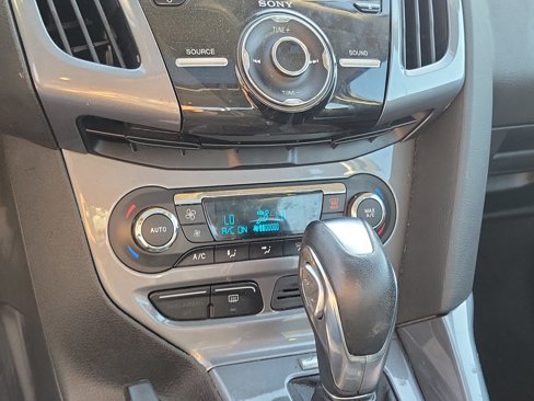 Used 2012 Ford Focus Titanium image 27