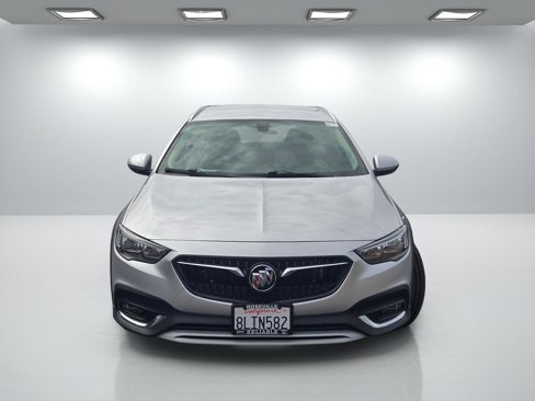 Used 2018 Buick Regal Preferred w/ Sights and Sounds Package image 2